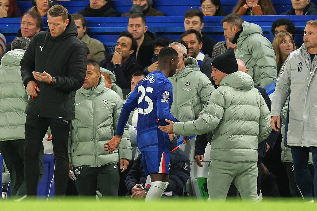 少一人的切尔西让阿森纳犯难，英超争冠从来不乏拼桌的